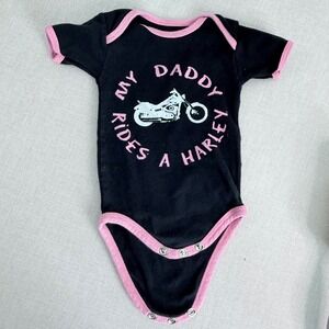 Harley-Davidson Baby Girls Black Pink My Daddy Rides A Harley Bodysuit 3-6M